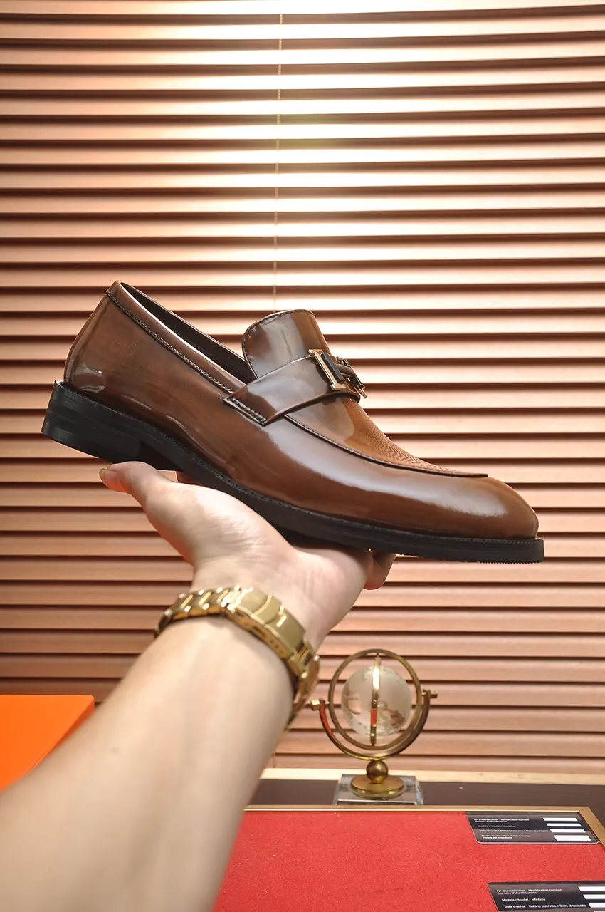 Men's shoes💰460💶[HERMES] (sheepskin lining)🍀Italian top luxury🍀He does not pursue novel styles and gorgeous colors, but attracts the favor of successful men with his flawless, elegant and classic style! This very, very comfortable, simple and stable style makes it easy to match any style! The pattern is absolutely 1:1 refined from the original case, and we strive for excellence in materials, imported cowhide + sheepskin lining💪💪💪extraordinary texture👍! .Black Brown Size: 38-45 (45 customized)